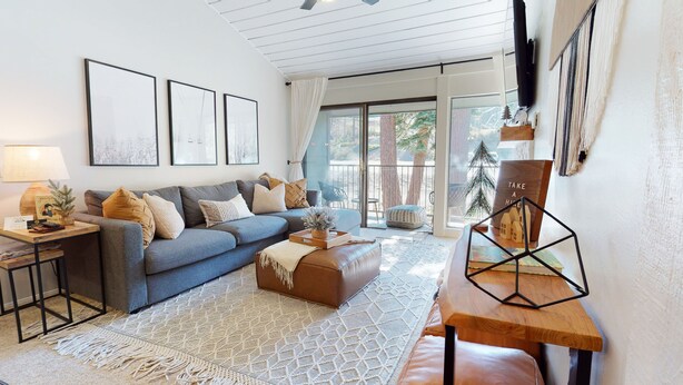 Interior - St. Anton Getaway - Shared Bbq, Pool & Hot Tub (Mammoth Lakes)