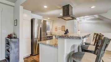 Condo, Multiple Beds, Balcony | Private kitchen | Fridge, microwave, oven, stovetop