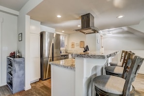 Condo, Multiple Beds, Balcony | Private kitchen | Fridge, microwave, oven, stovetop