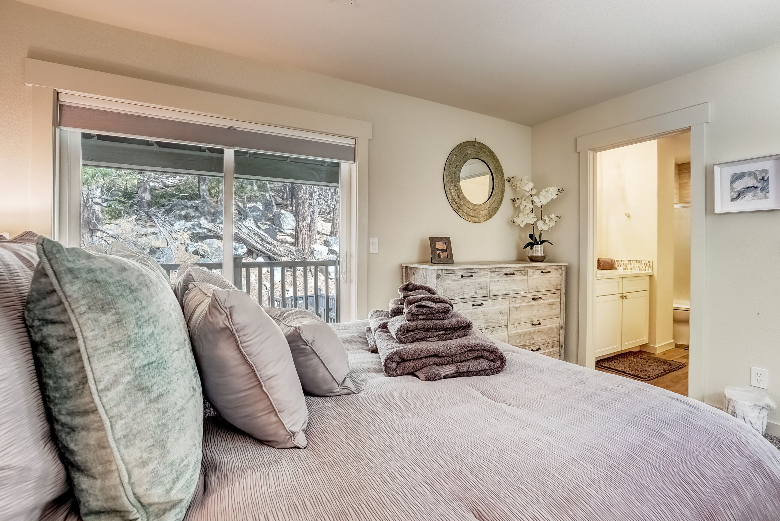 コンドミニアム ベッド (複数台) バルコニー | 2 室のベッドルーム、WiFi (無料)