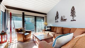 Condo, Multiple Beds, Patio, Mountain View (St. Anton Retreat) | Living area | Fireplace