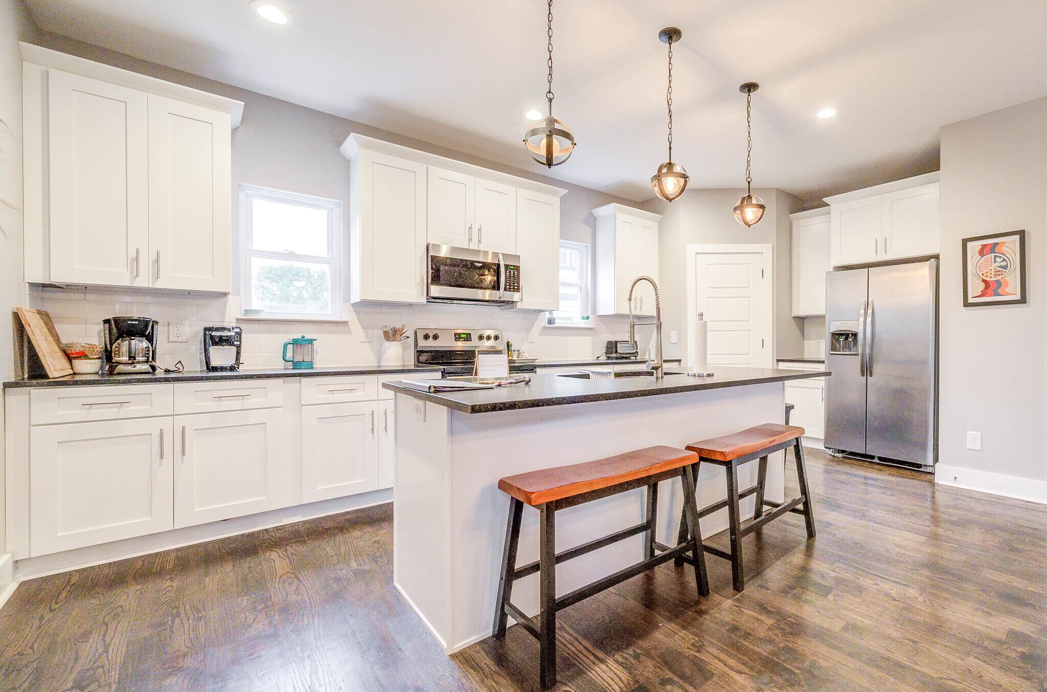 Talo, useita sänkyjä, parveke | Yksityinen keittiö | Jääkaappi, mikroaaltouuni, uuni, liesi