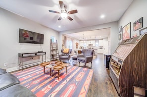 House, Multiple Beds, Balcony | Living room