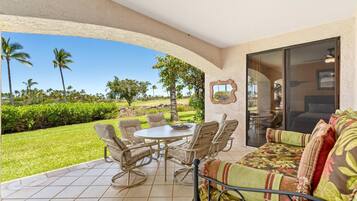 Condo, nhiều giường, bồn tắm nước nóng, quang cảnh một góc biển | 2 phòng ngủ, truy cập Internet không dây miễn phí, bộ trải giường