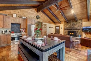 House, Multiple Beds, Patio, Mountain View (Willow's Hideaway) | Private kitchen | Fridge, microwave, oven, stovetop