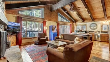 House, Multiple Beds, Patio, Mountain View (Willow's Hideaway) | Living area | 42-inch flat-screen TV with digital channels, fireplace