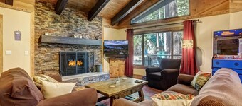 Willow's Hideaway - Pet Friendly Cozy Cabin!