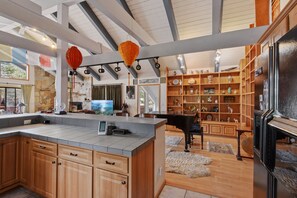 House, Multiple Beds, Hot Tub, Mountain View (Tumbleweed Trails) | Private kitchen | Fridge, microwave, oven, stovetop