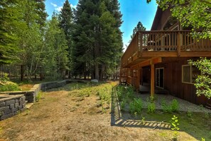 บ้านพัก, หลายเตียง, ระเบียง, วิวภูเขา (Wooded Bliss) | วิวจากห้องพัก
