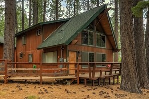 Exterior - Woodland Escape - Cute Little Cabin in the Woods! (South Lake Tahoe)