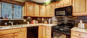 Woodland Escape - Cute Little Cabin in the Woods!