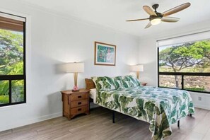 Villa, varias camas, balcón, vista al campo de golf (Shores at Waikoloa Beach Resort 236) | 2 habitaciones, decoración personalizada y muebles diferentes