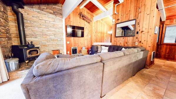 Condo, Multiple Beds, Hot Tub | Living room