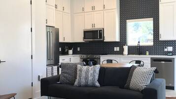 House, Multiple Beds, Kitchen | Living room | 40-inch TV with cable channels