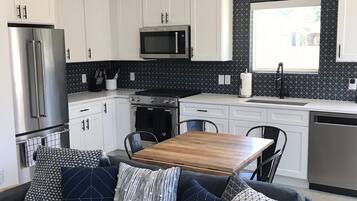 House, Multiple Beds, Kitchen | Private kitchen | Fridge, microwave, oven, stovetop