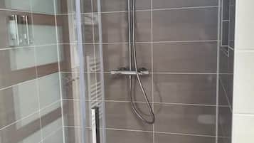 Family Room, Ensuite, Garden View | Bathroom