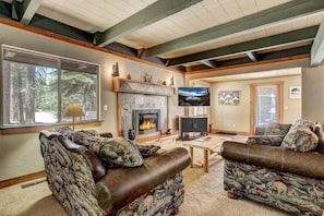 House, Multiple Beds, Patio, Mountain View (Bear Pause) | Living area | 42-inch flat-screen TV with digital channels, fireplace
