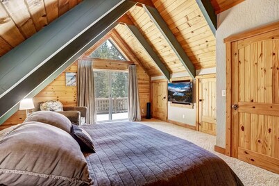 Bear Pause 4BR Large Deck & Balcony