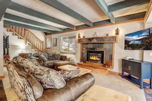 Living area - Bear Pause 4BR Large Deck & Balcony (South Lake Tahoe)