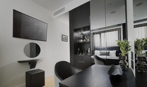 Phòng đôi Business | Minibar, bàn, phòng cách âm, bộ trải giường 