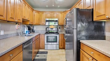 Condo, Multiple Beds, Patio, Garden View (Keauhou Punahele #E105) | Private kitchen | Fridge, microwave, stovetop, dishwasher