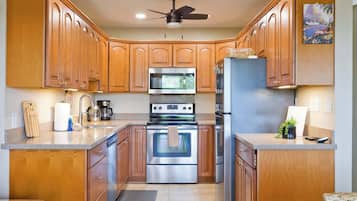 Condo, Multiple Beds, Patio, Garden View (Keauhou Punahele #E105) | Private kitchen | Fridge, microwave, stovetop, dishwasher