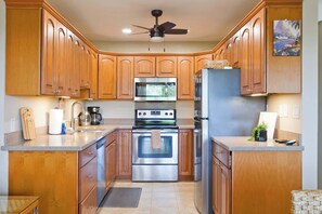 Condo, Multiple Beds, Patio, Garden View (Keauhou Punahele #E105) | Private kitchen