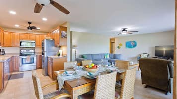 Condo, varias camas, patio, vista al jardín (Keauhou Punahele #E105) | Interior