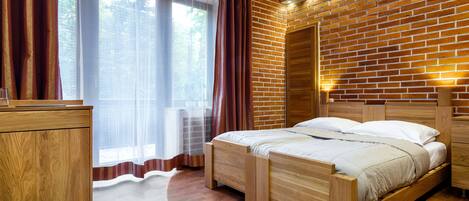 Luxury Double Room | Desk, free WiFi, bed sheets