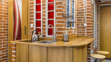 Superior Double Room | Private kitchenette | Fridge, stovetop, electric kettle, cookware/dishes/utensils