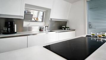 Kühlschrank, Ofen, Herdplatte, Geschirrspüler