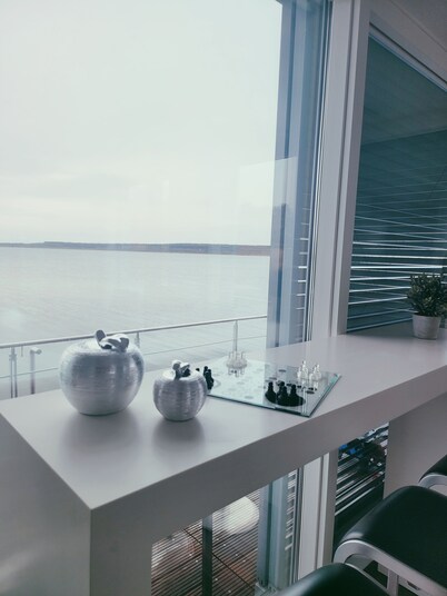 5-star floating vacation home on Lake Geierswald