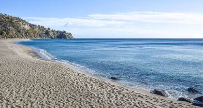 1 bedroom amazing apartment in Locri