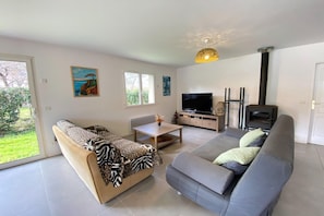 Smart-TV, Kamin, DVD-Player