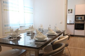 Dining - House in Memmingen Altstadt in the Allgäu, terrace, garden, train station, airport (Memmingen)