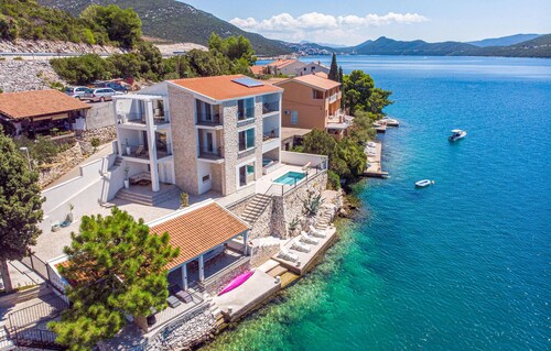 Pet friendly home in Klek with kitchen