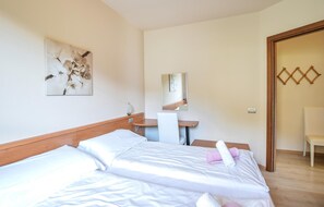 2 bedrooms, travel cot, free WiFi - Beautiful home in Voiandes Tremosine (Voiandes Tremosine)