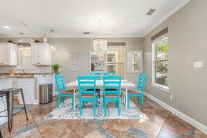 Dining - Steps to Pool*walk2beach*2 King suites*sleeps 16 (Destin)