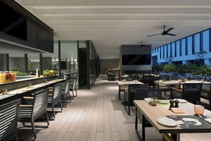 2 restaurants, breakfast, lunch, dinner served; Fusion cuisine
