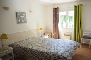 4 bedrooms, travel crib, free WiFi, bed sheets - Villa in Vaison near Mont Ventoux (Vaison-la-Romaine)