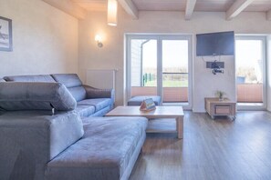 Smart-TV, Kamin, DVD-Player