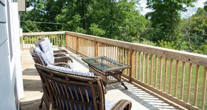 Centrally Located Cottage Near Watkins Glen - FALLFEST