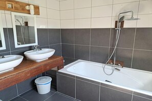 Bathtub