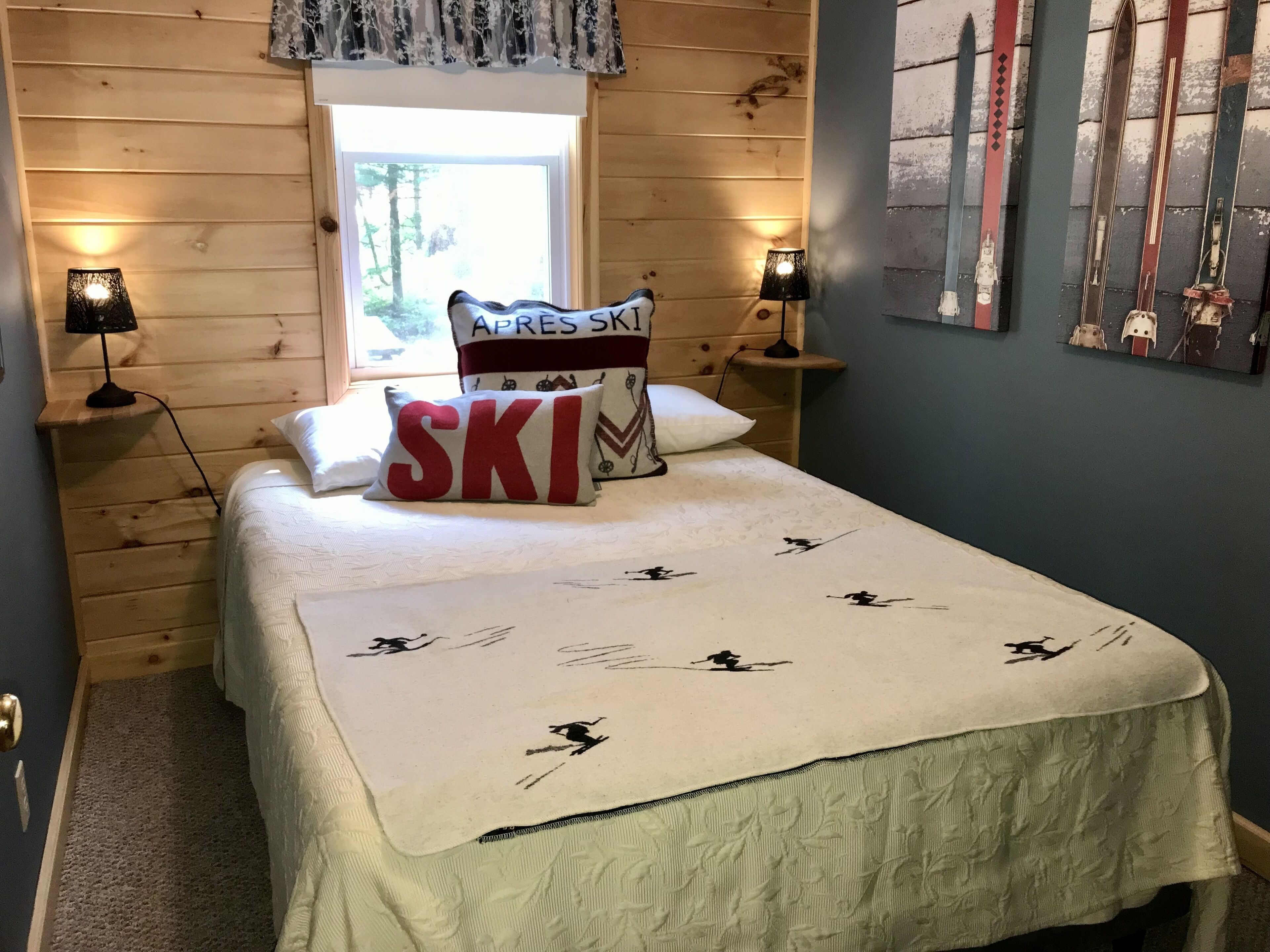 2 室のベッドルーム、WiFi (無料)、ベッドシーツ