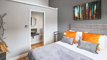 2 chambres, fer et planche Ă repasser, Wi-Fi, draps fournis