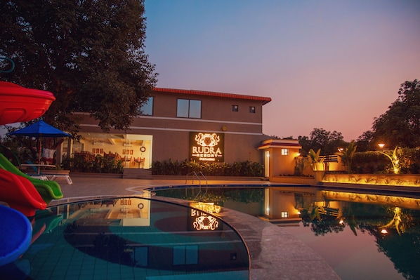 Outdoor pool, pool loungers