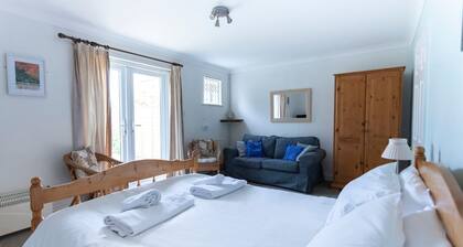 Tankerton Townhouse - parking - 150m to beach