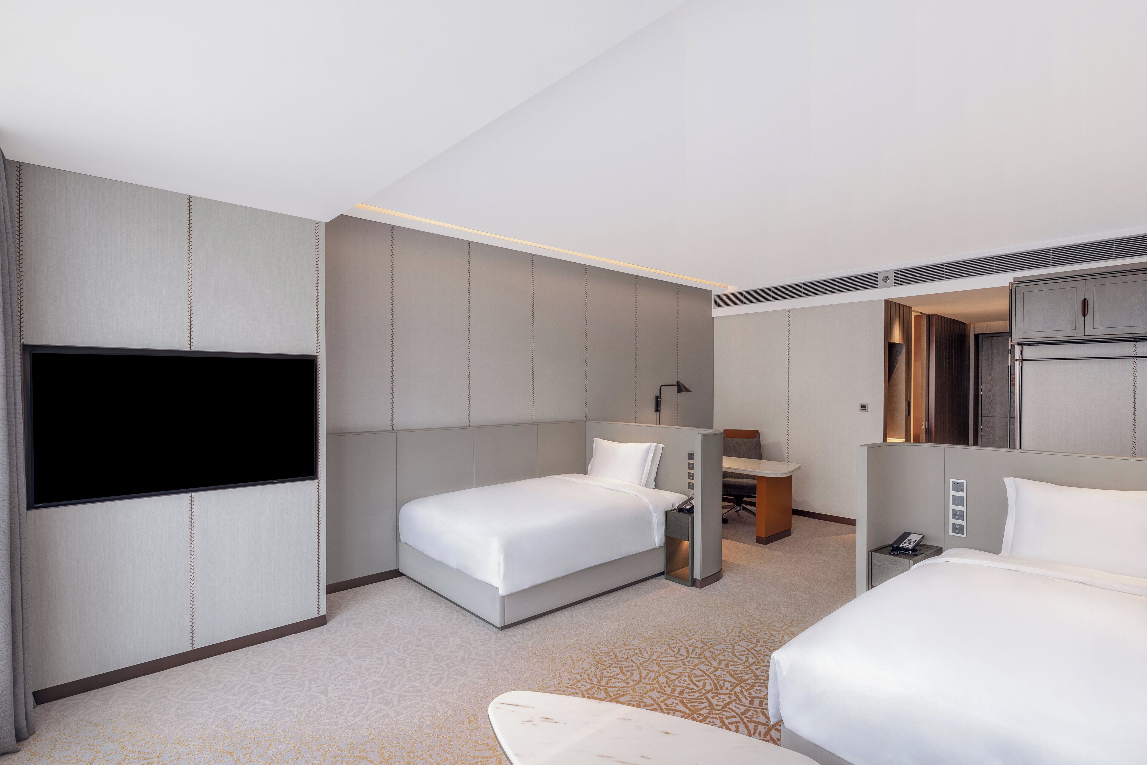 Habitación estándar, 2 camas matrimoniales, con acceso al salón lounge del club | Ropa de cama de alta calidad y minibar 