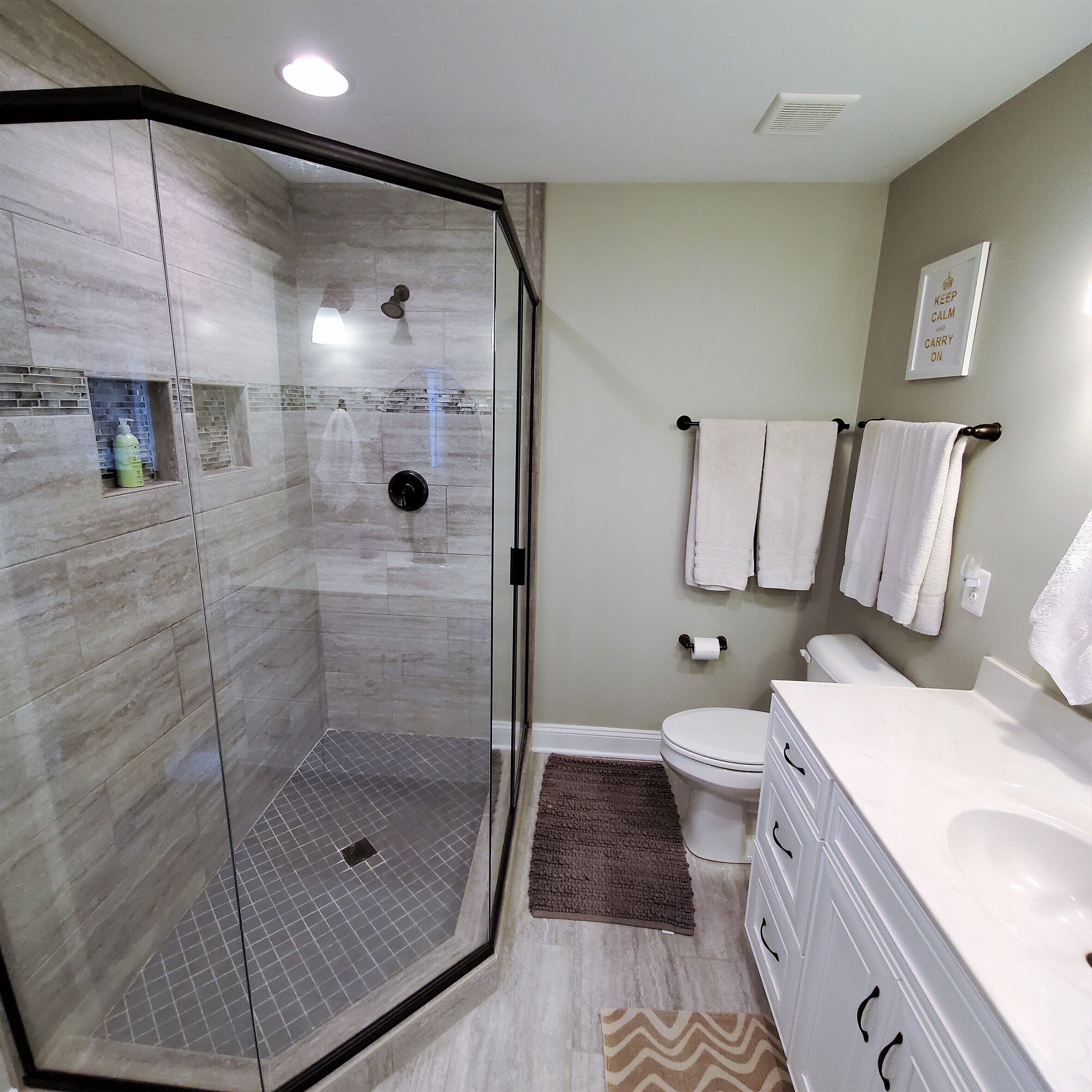 Combined shower/bathtub, hair dryer, towels, soap