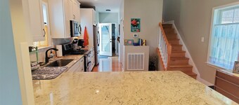 Large Luxury 4 bed/3 bath Beach House-2 Blocks to beach, 1 Block to Bay